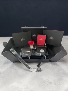 OMEGA SPEEDMASTER PROFESSIONAL MOONWATCH 1861
QUADRUPLE BOX
COMPLETE SET…